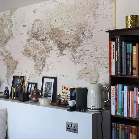 Luxurious Cabin With Desk & Mini Library Poole Exterior foto